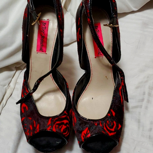 Betsey Johnson Shoes - Don't wear anymore in back of my closet 😒
